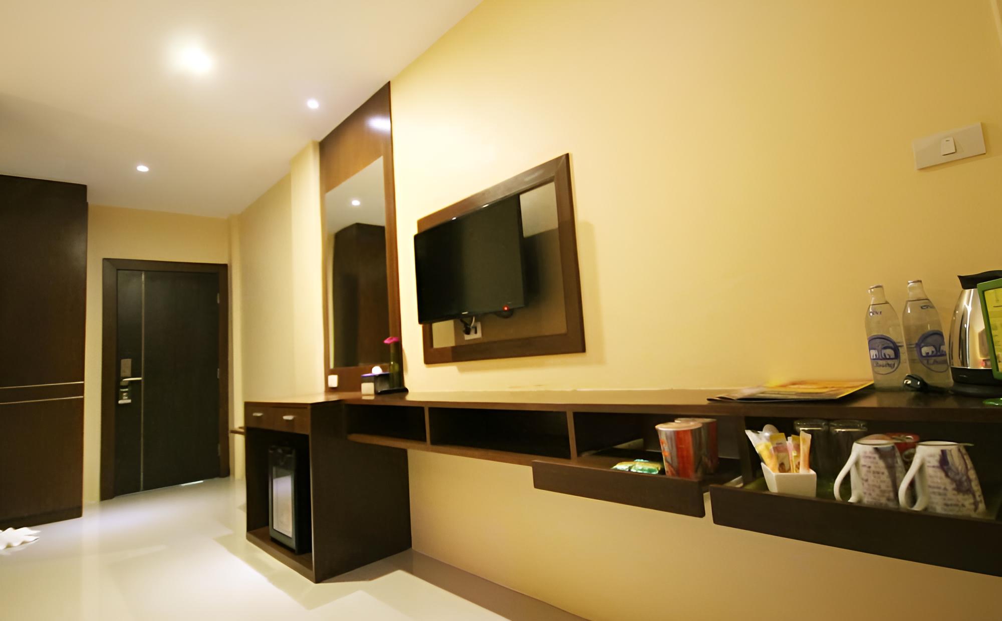 Silver Sand Suites
