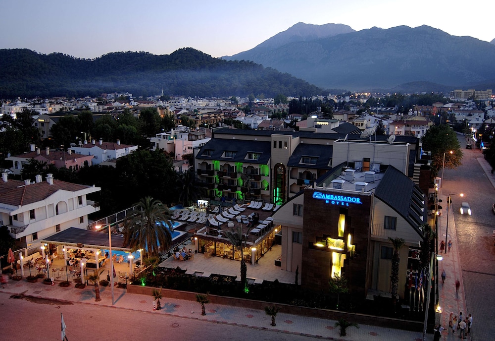 Hotel Ambassador Plaza - Image 1