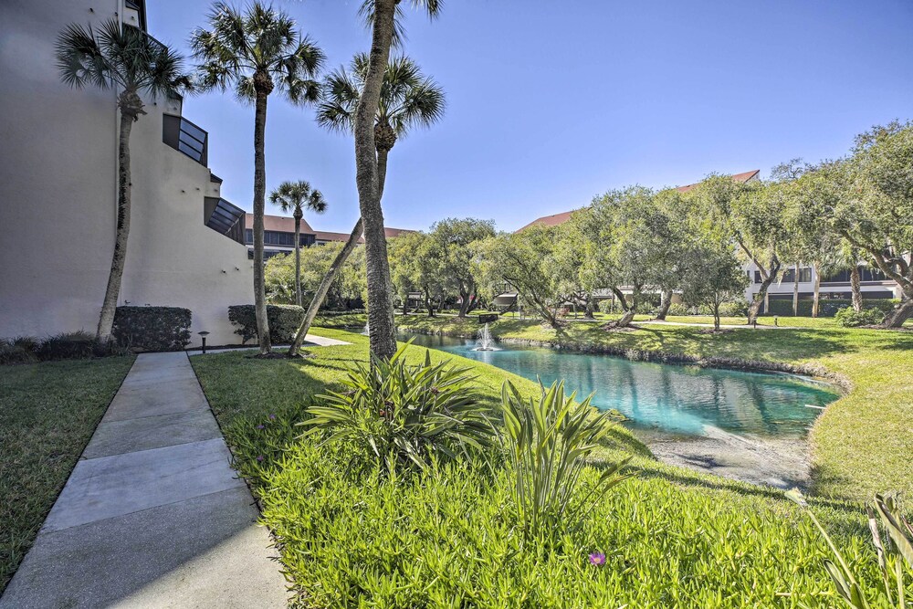Sunny Siesta Key Condo w/ Beach Access + Pool! view 4