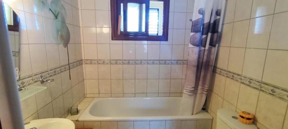 Villa - Private Pool, Free Parking & pet Friendly