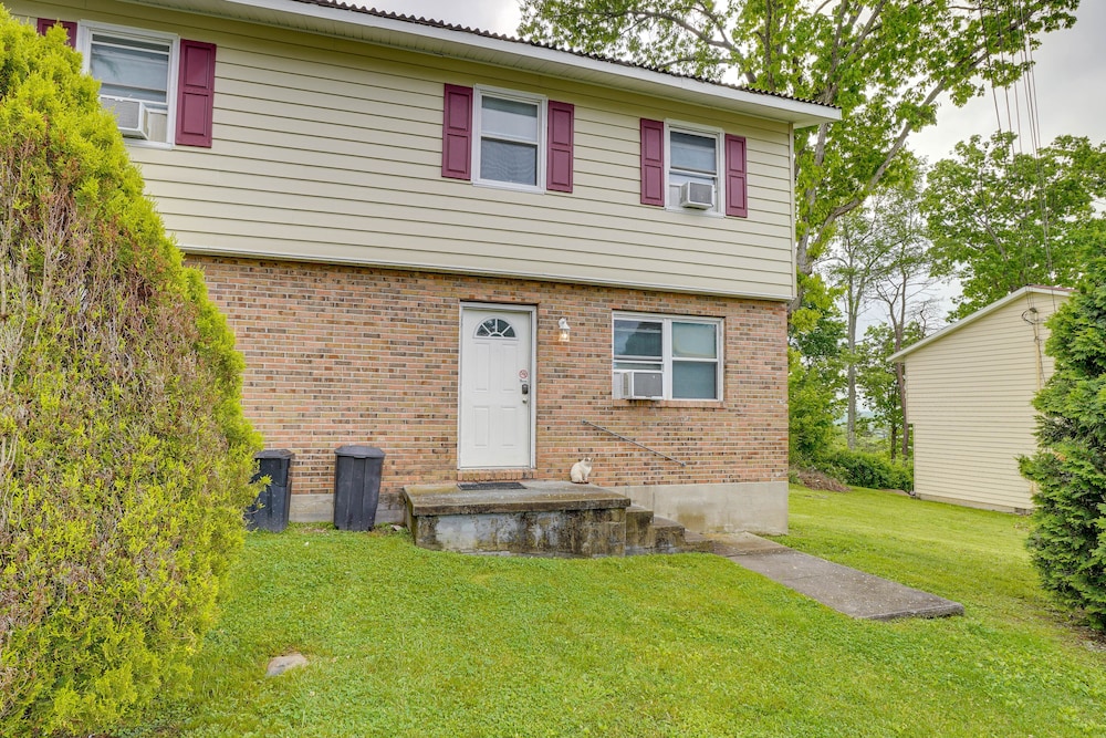 West Virginia Townhome ~ 6 Mi to Fayetteville! view 4