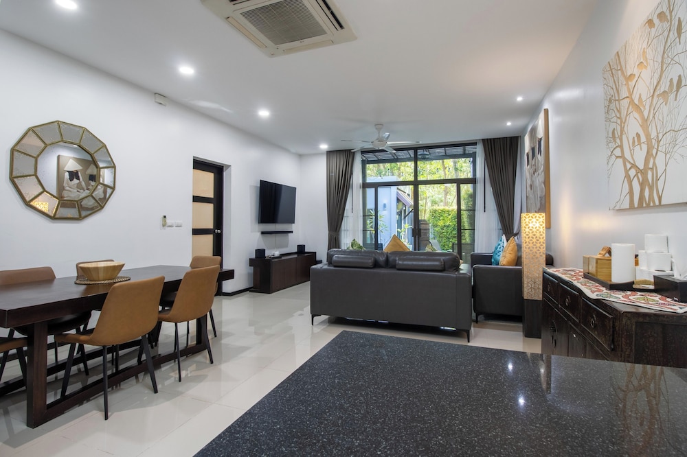 Renovated3BR Pool Villa Near Beach V234