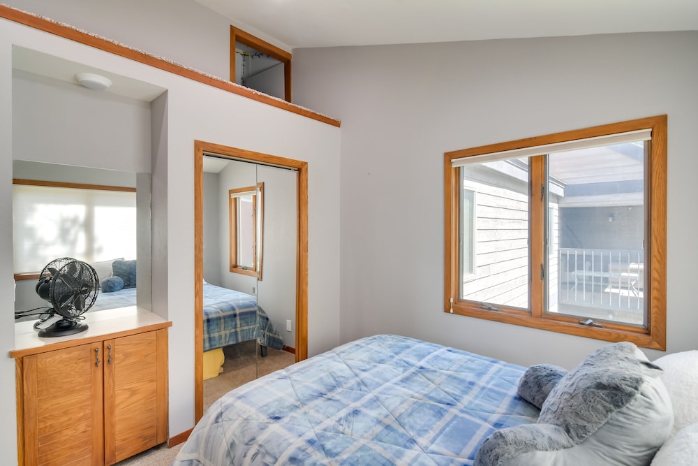 6 Mi to Winter Park: Mtn-view Condo w/ Balcony!