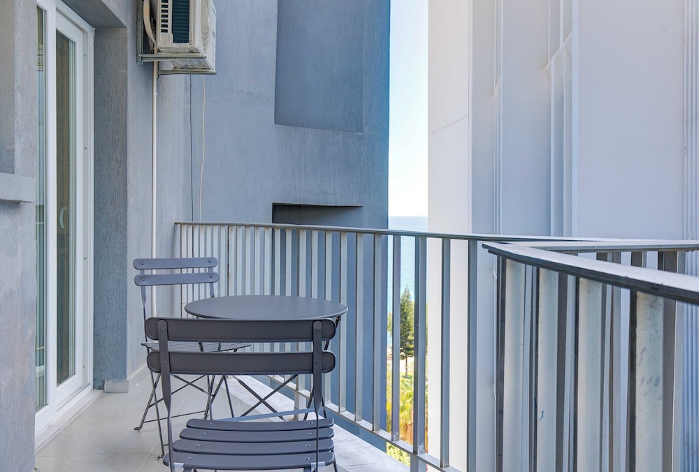 74 Prokymea- Steps From the Sea, Downtown, Balcony