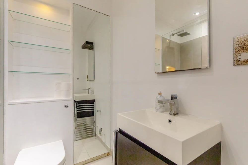 Fantastically Located 1BD Flat, Knightsbridge