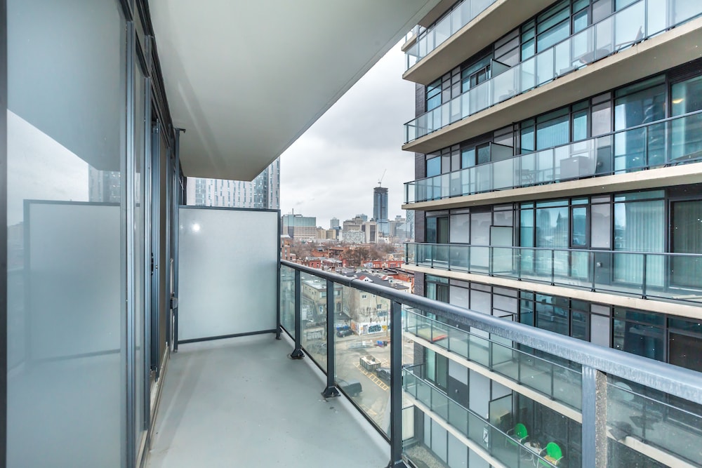 Toronto Furnished Living College Street Elevate Rooms. - Image 5