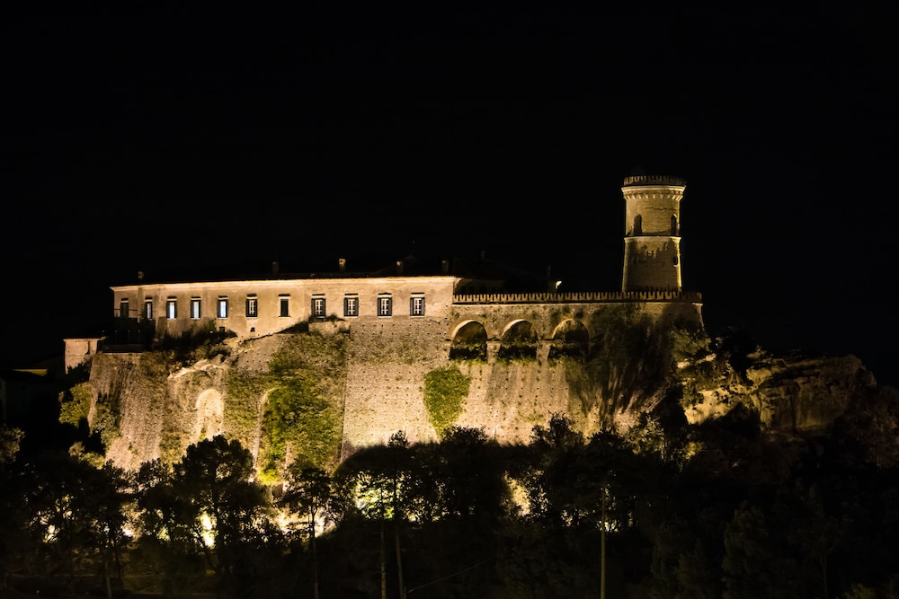 Castello Di Caccuri Suites