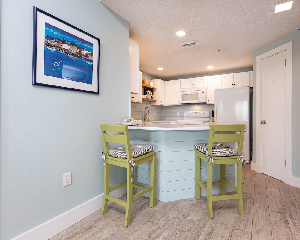 Phoenix X 711 2 Bedroom Condo