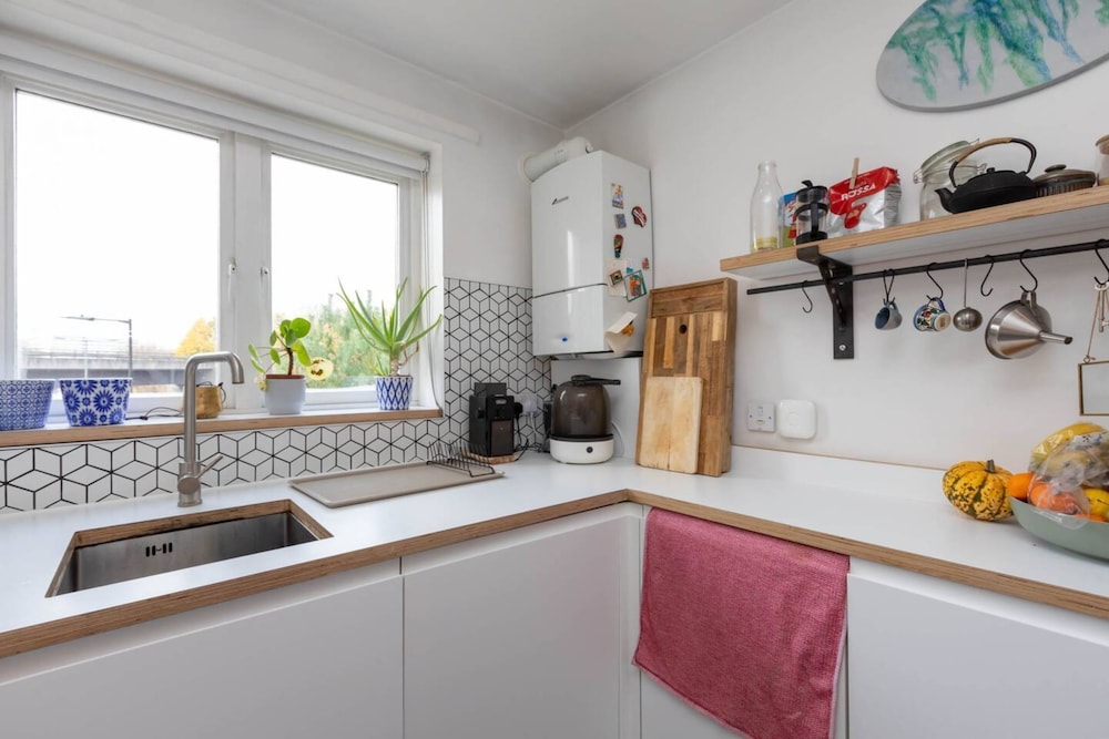 Stylish and Light 1 Bedroom Flat Near Victoria Park