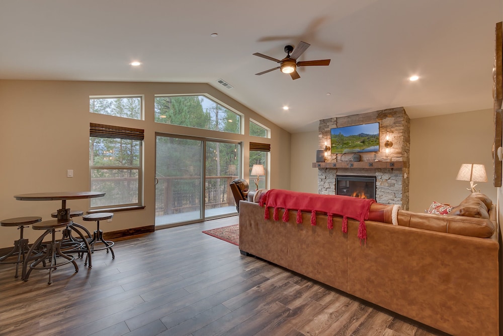 Silver Pines - Ski or Summer 30+ day Home