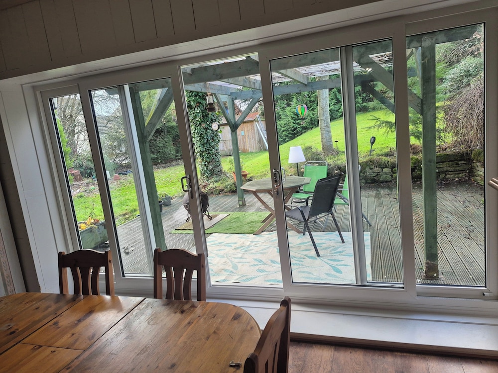 Hawick - House - Sleeps 9 - Hot Tub
