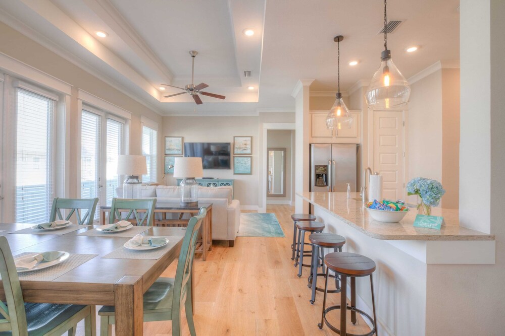30A Sandpiper by Avantstay In Prominence, 2 Pools + Gym Access, 2 Bikes Incl