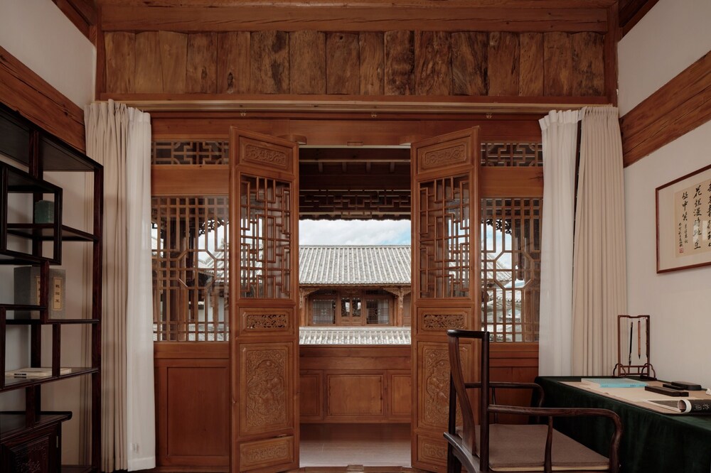 Shaxi Ancient Town Chang Le Li Chinese Courtyard Hotel