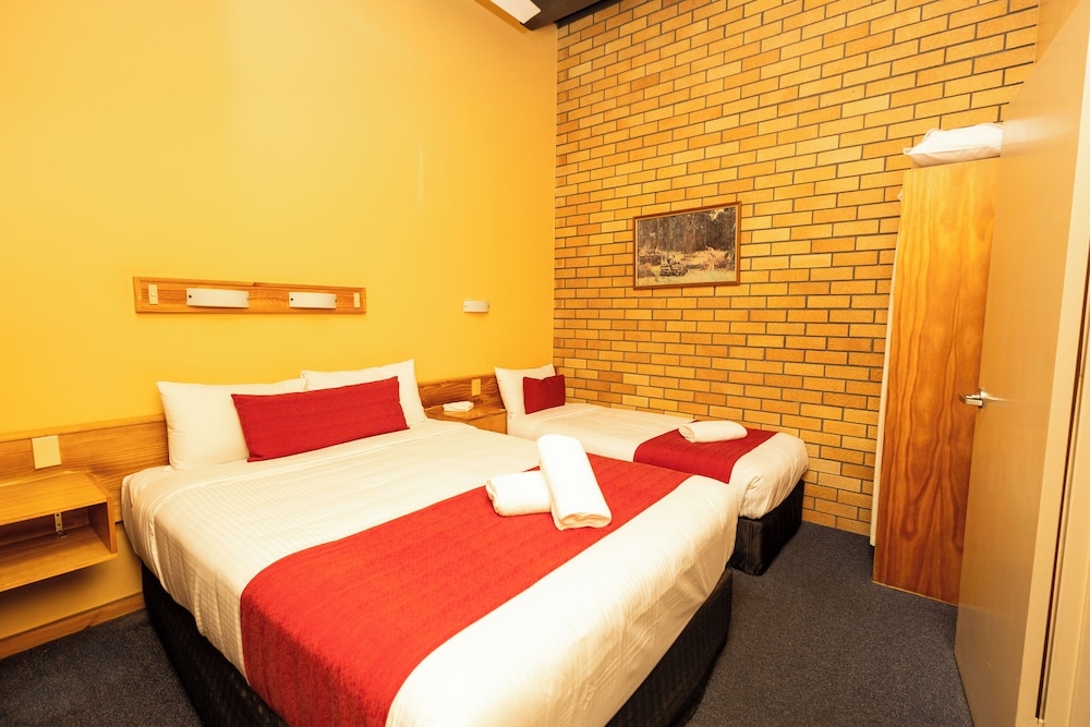 All Travellers Motor inn