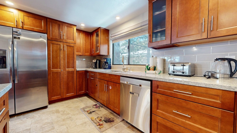 Mammoth Sierra Townhomes #38 3 Bedroom Condo
