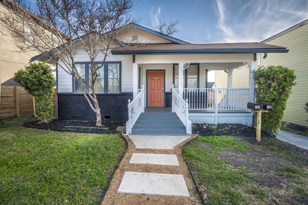 Downtown Remodeled Cozy 2br/1ba Home Sleeps 8 view 5