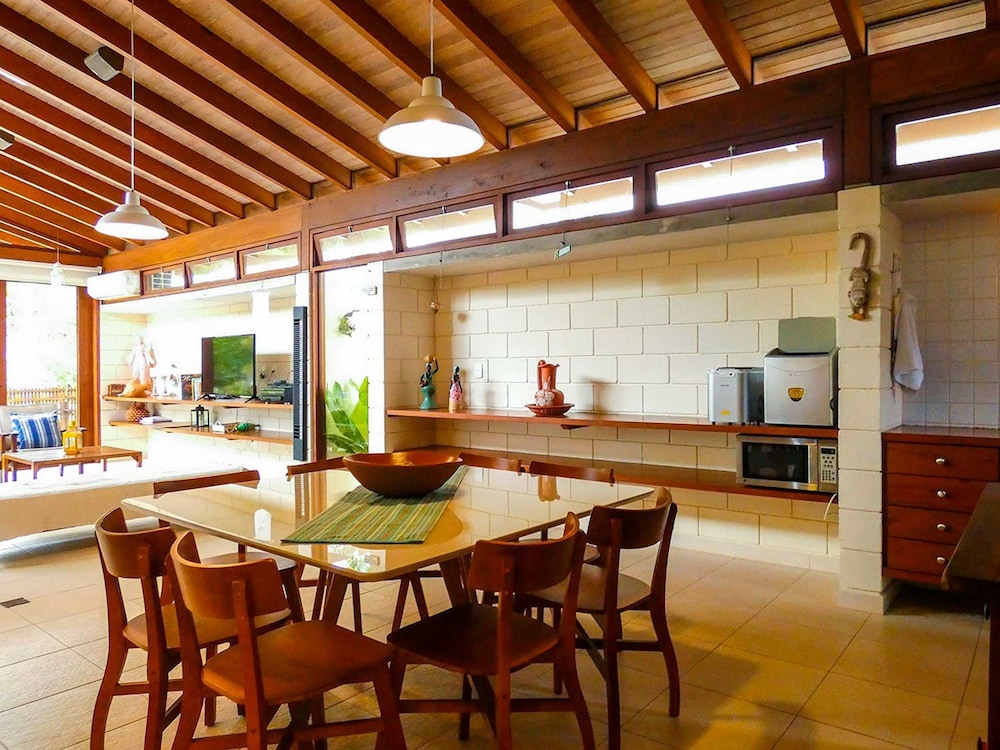 Casa c Wi-fi Jacuzzi e Churrasqueira em Guaec SP