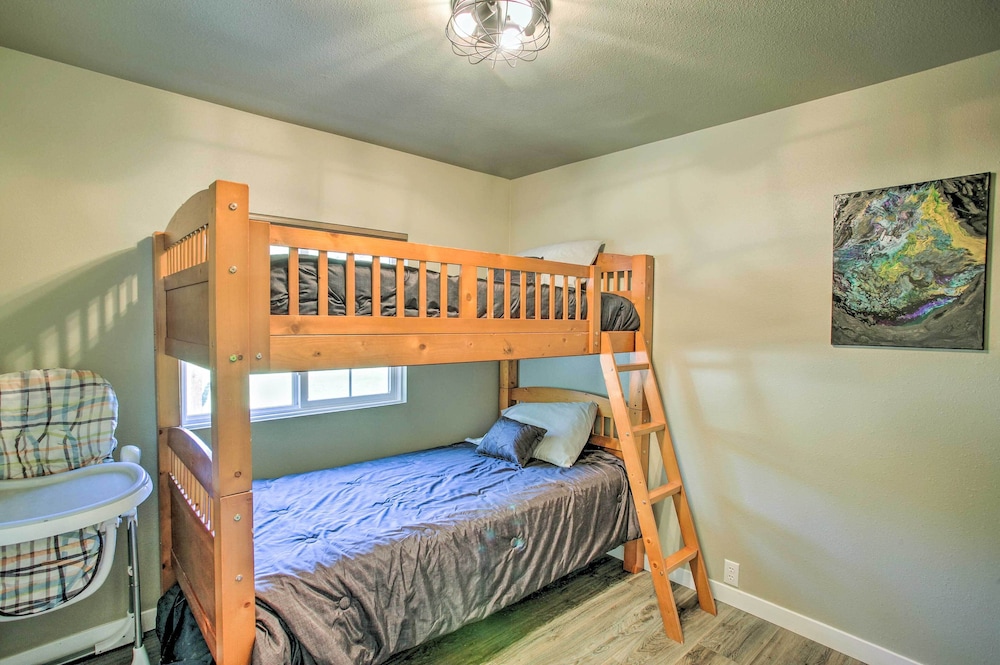 Kingston Sleeper: Unique Stay Near Silver Mountain