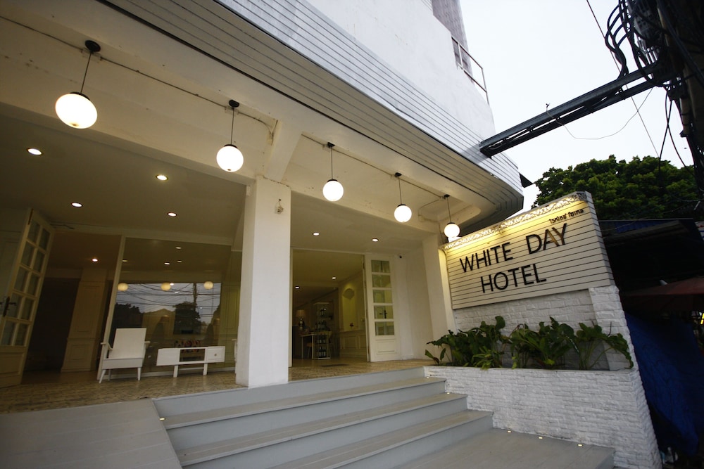 White Day Hotel