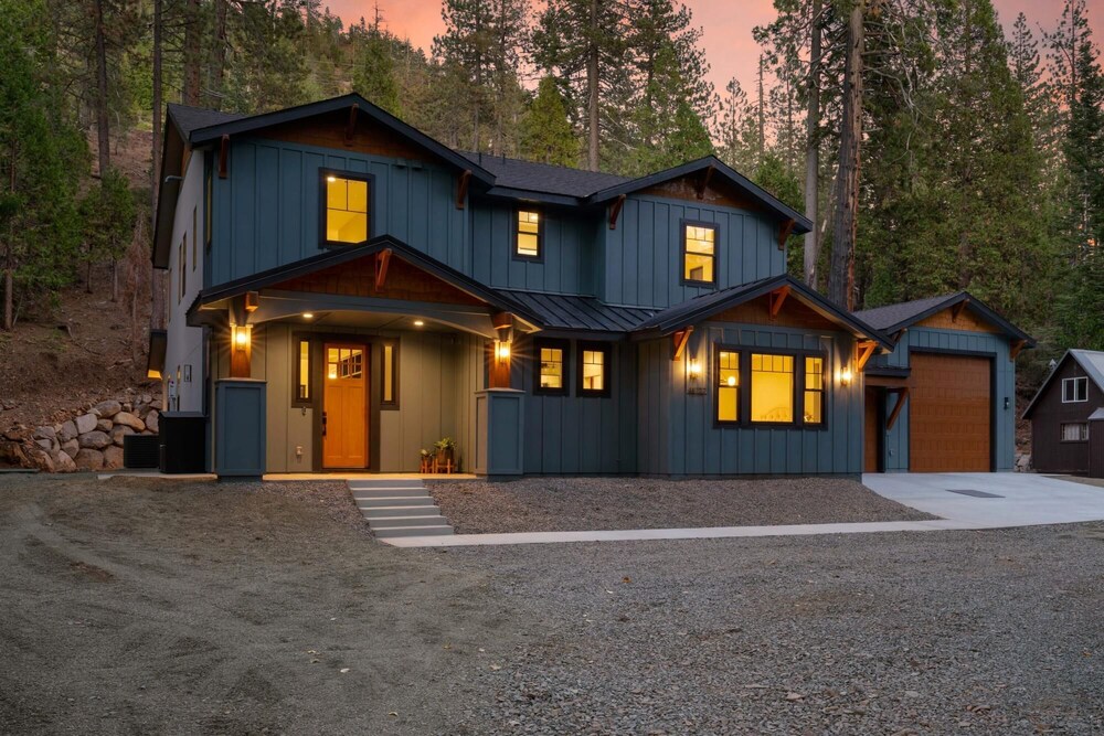 Luxury Retreat Home w Hot Tub - Property Image 58