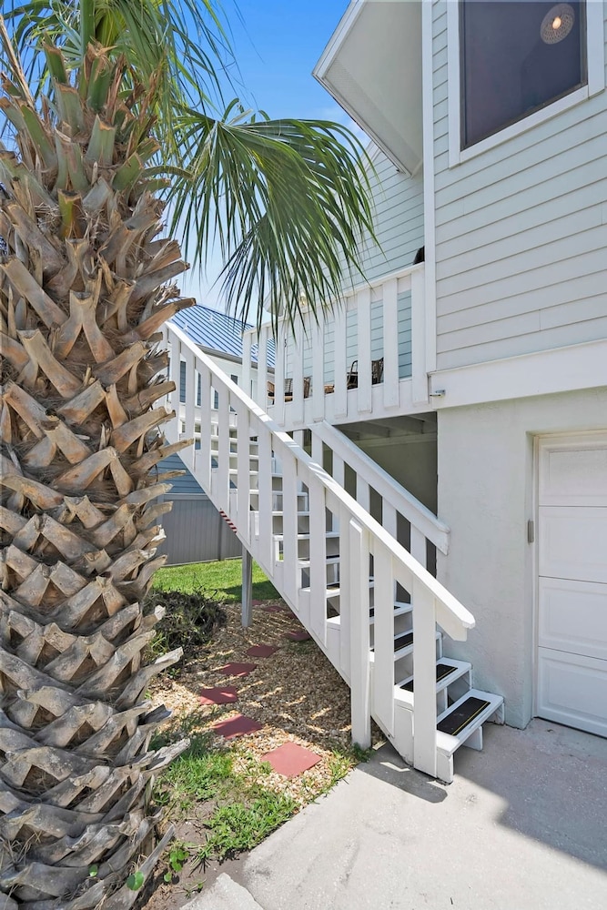 Oceanfront in St Aug Beach Patio BBQ Smart TVs