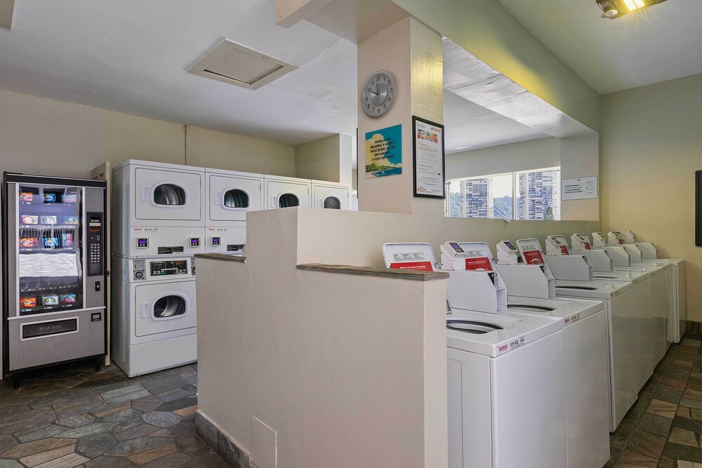 Vibrant Studio in the Heart of Waikiki!