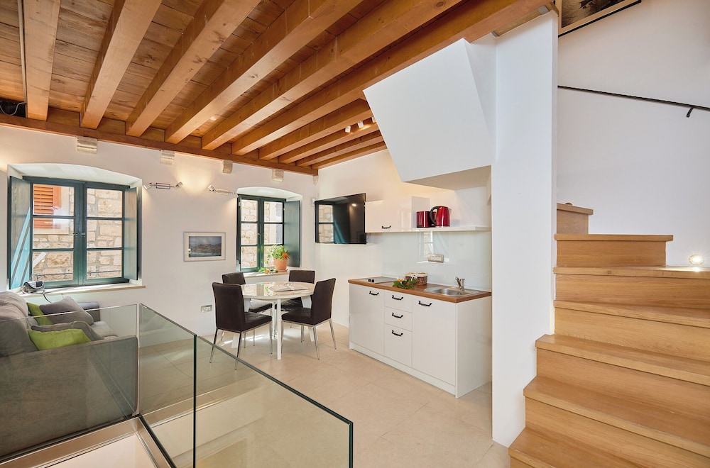 B18 APARTMENT