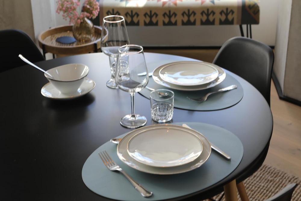 Kamiel -belle Epoque Apartment With Modern Comfort