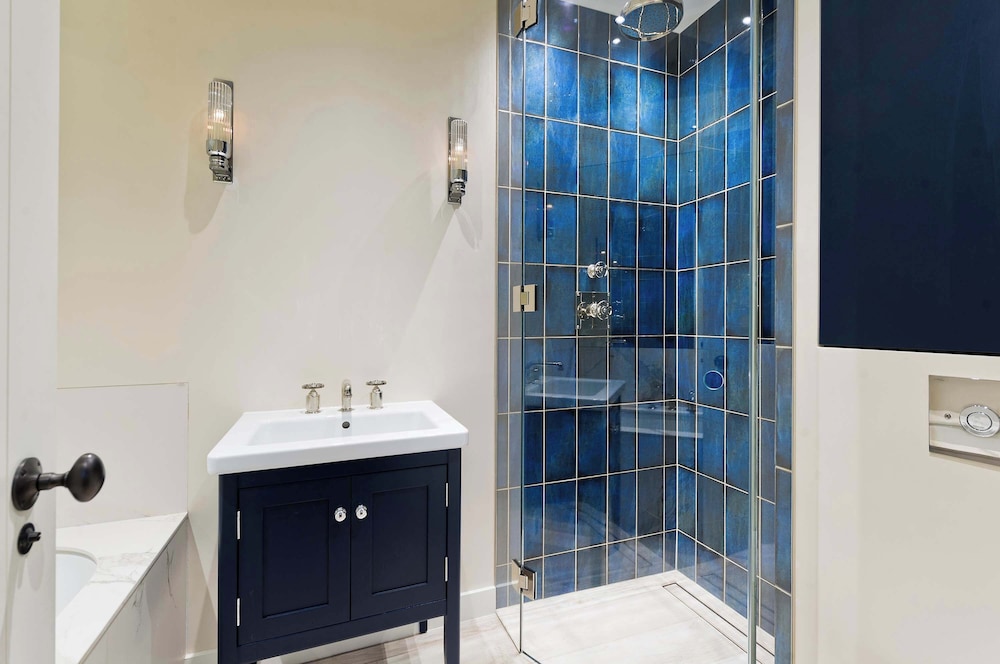 5 Bed House w/ Indoor Pool, Sauna & Private Garden - Fulham