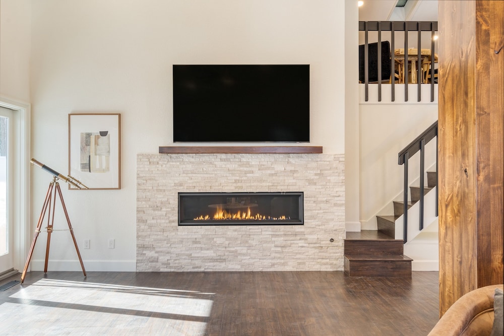 Explorer by Avantstay Close to Slopes Game Room Guest Suite