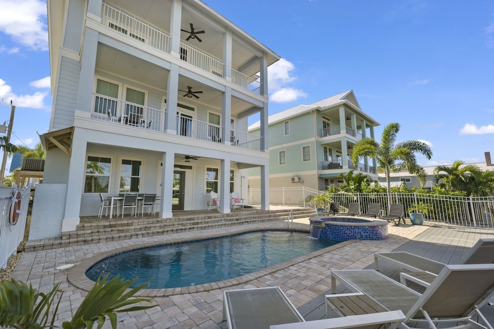 143 Catch And Relax: 5br Home W/ Pool & Spa! 5 Bedroom Home