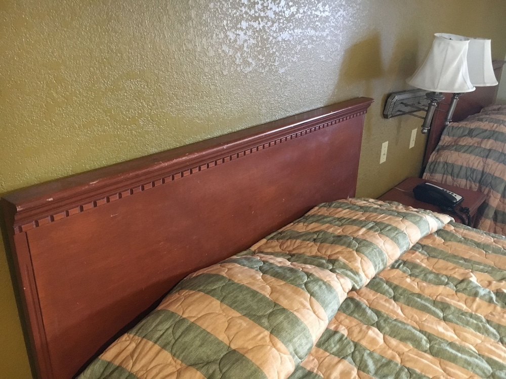 Bellflower Travel Inn