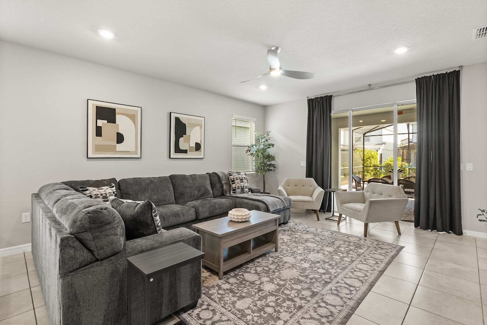 Family Fun Villa w Pool Hot Tub Game Room