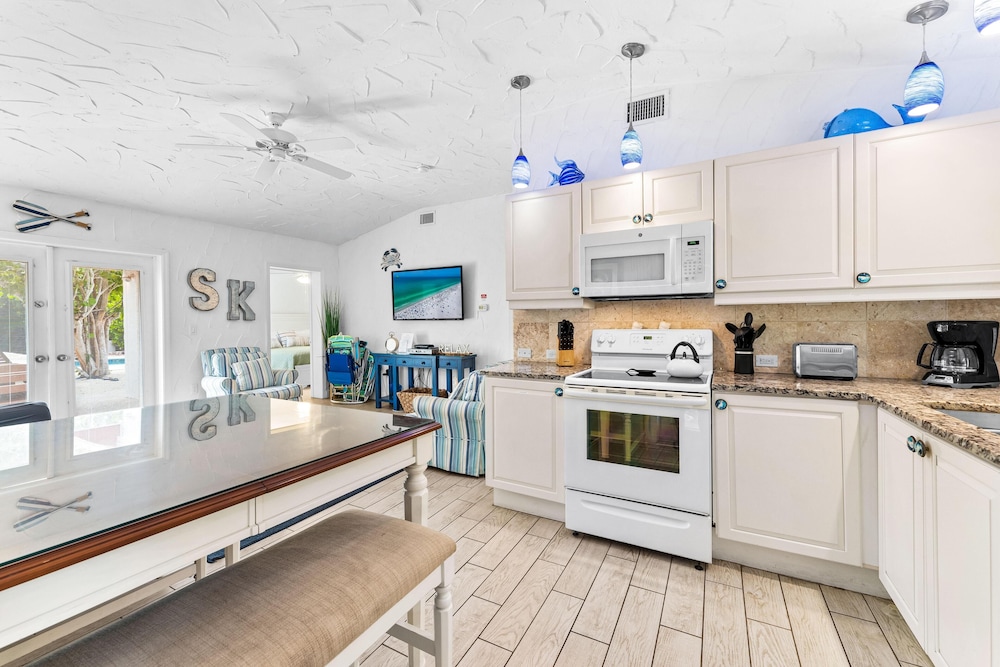 Crescent Street Villas By Beachside Mgt