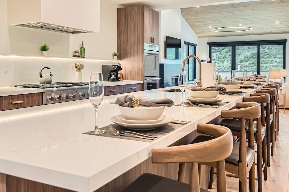 Park City Perfection On Lowell! 1063 4 Bedroom Home