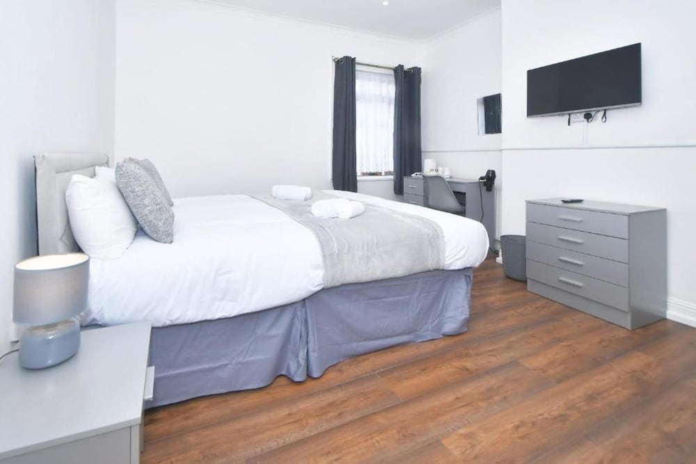 Stylish 3bedroom Near Stoke-on-trent Hospital