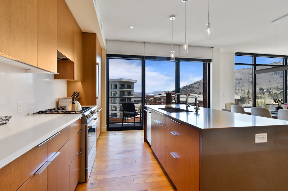 Ski-in out Dream Location With Unparalleled Access Views Amenities Pool Hot Tubs Fitness Center