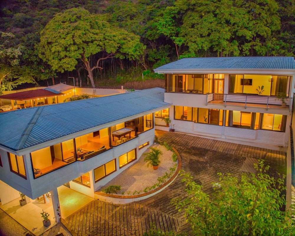 Few Steps to Beach Private Pool and Jacuzzi
