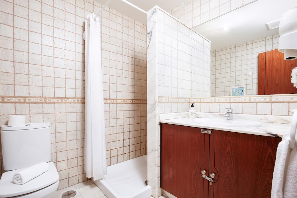 House - Sleeps 6 - Pool - Pet Friendly