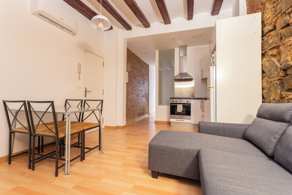 Apartment Near Las Ramblas For Families Or Friends