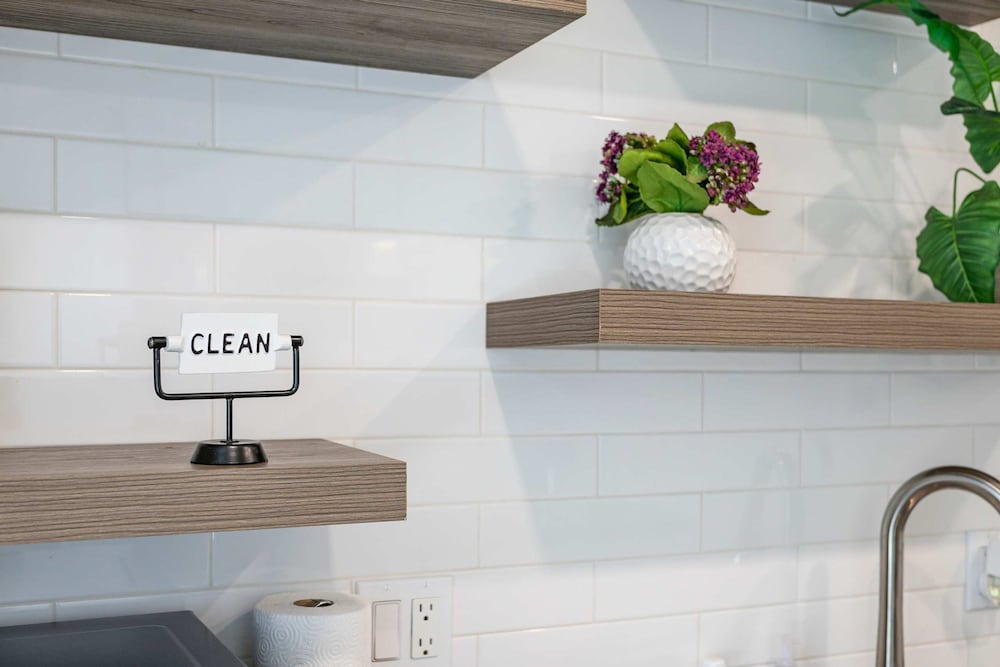 Stylish Home w Free Parking Near LA Hotspots 8