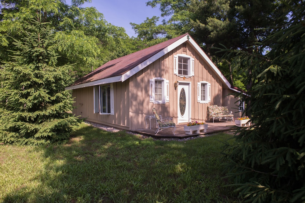 M-22 Inn Suttons Bay