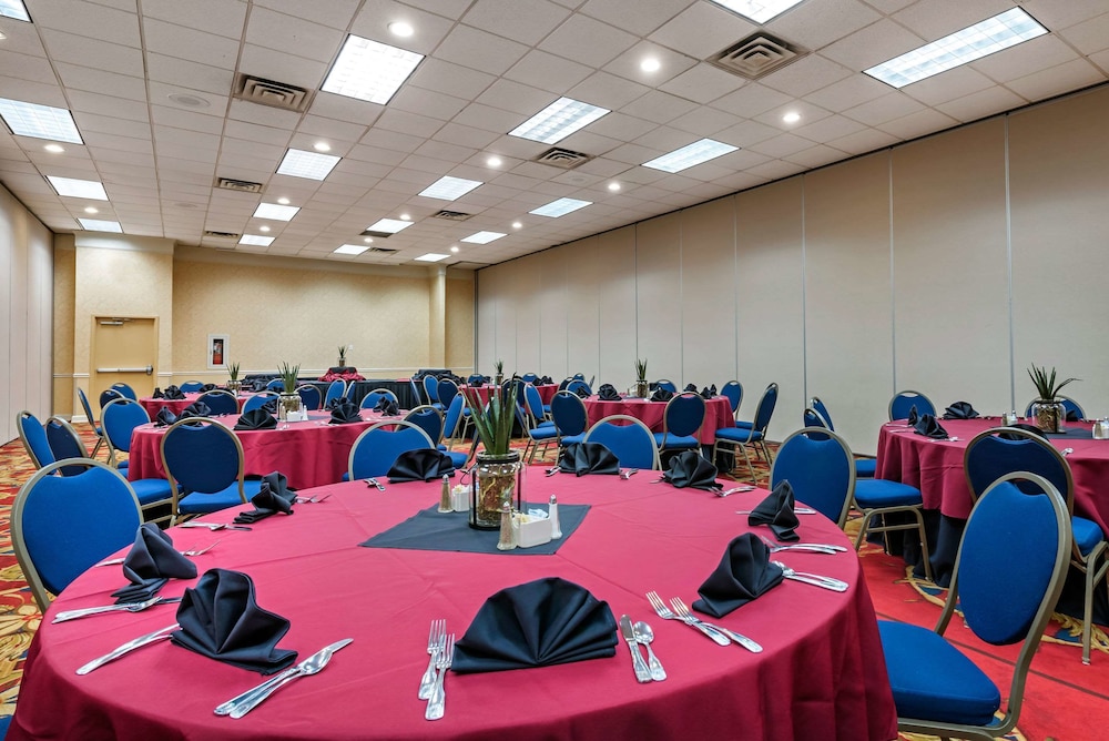 Lexington Vacations - Clarion Hotel Conference Center - North - Property Image 85
