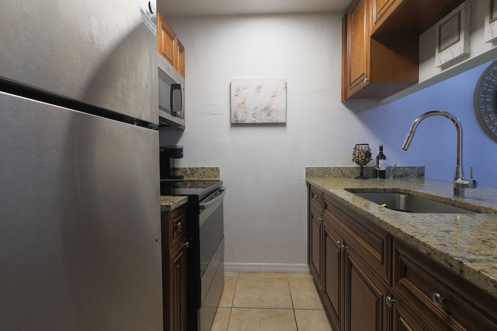 Saint Joseph Suites Down Town Tampa - Image 5