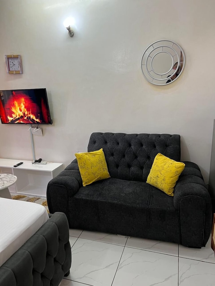 Lux Suites Lakeview Studios Bamburi