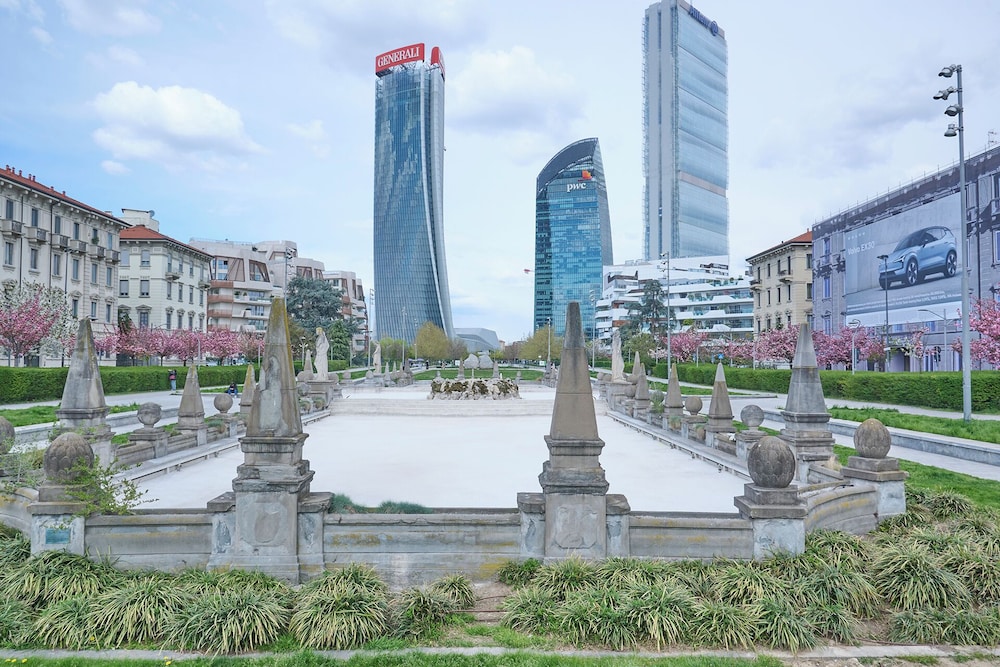 Milan Retreats City life