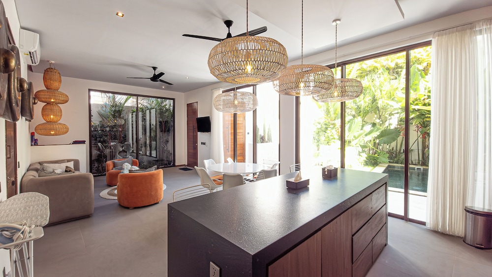 Modern 3BR Villa Enclosed Living