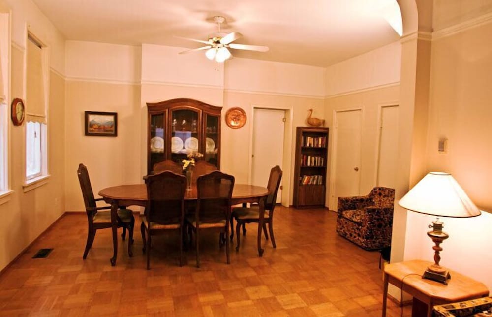Towle House 1006