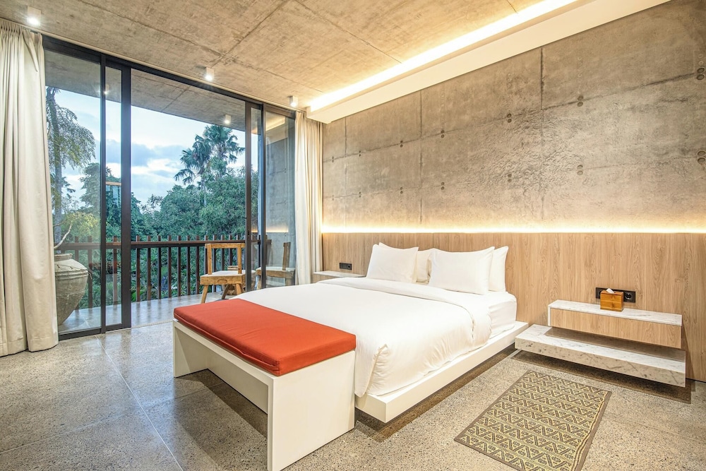 Modern 2BR Villa Enclosed Living Heart of Canggu