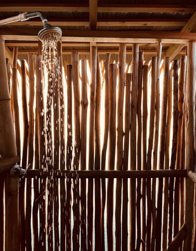 Urraca Monkey Island Eco Resort